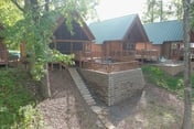 Riverfront Cabin | Screened Porch & Fishing Access