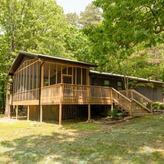 Upscale Greers Ferry Lakefront Home with Amazing Views!