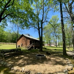 Pet Friendly Lobo Landing Cabin!