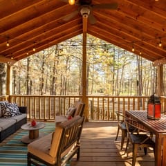 Cozy, Pet Friendly Home Steps from GFL