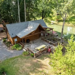 Charming & Rustic Cabin on the Little Red River!