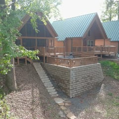 Riverfront Cabin | Screened Porch & Fishing Access