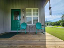 Relax & Unwind | Peaceful Getaway with River Access