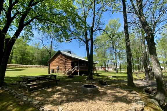 Pet-Friendly River Cabin | Fire Pit & Marina Access - Image 1