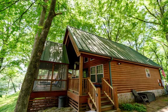 Riverfront Cabin: Screened in Porch & Pet Friendly - Image 1