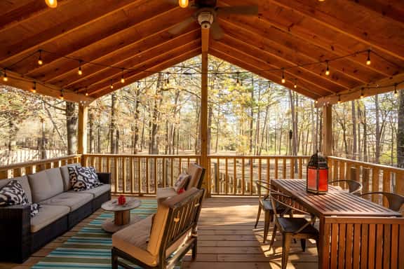 Pet-Friendly Lake Views & Fenced Yard - Image 1