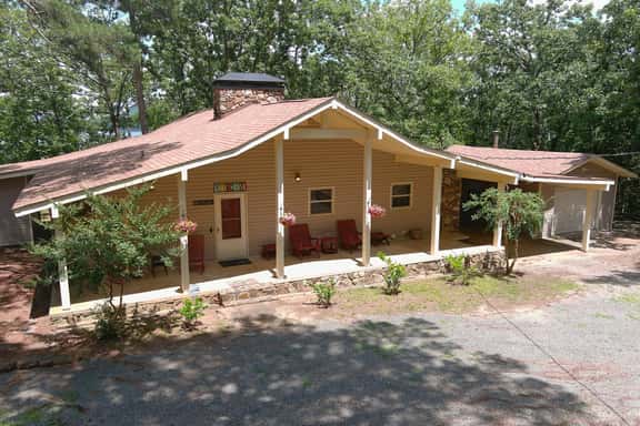 Pet-Friendly Lakefront Getaway with Swim Cove - Image 1