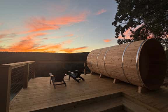 Fairfield Bay Retreat with Hot Tub, Sauna and Cold Plunge - Image 1