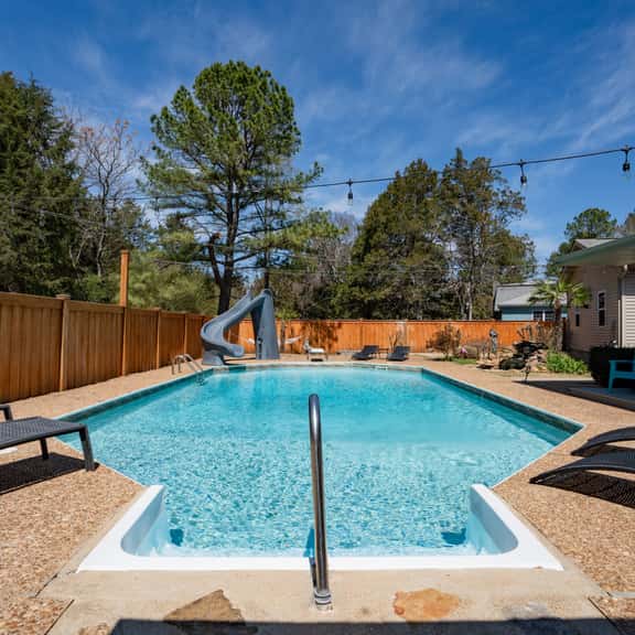 Heber Springs Retreat with Heated Pool and Sandy Beach Access - Image 1