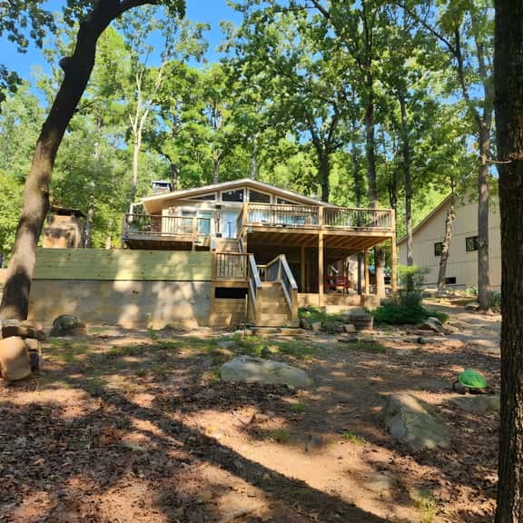 Cozy Lake Retreat with Hot Tub and Firepit - Image 1