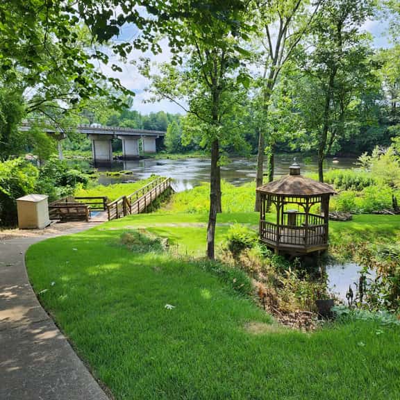 Relax & Unwind | Peaceful Getaway with River Access - Image 1