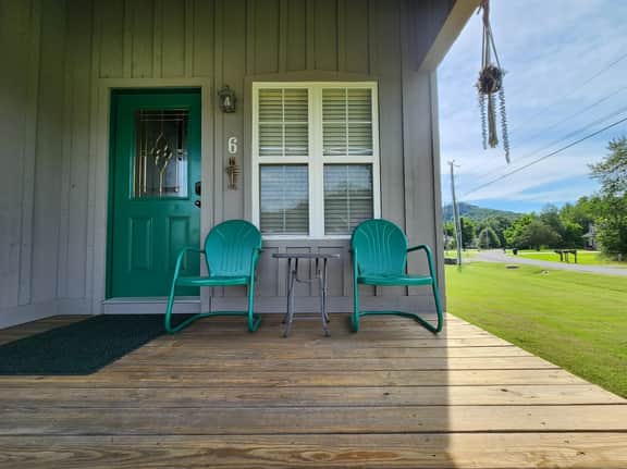 Relax & Unwind | Peaceful Getaway with River Access