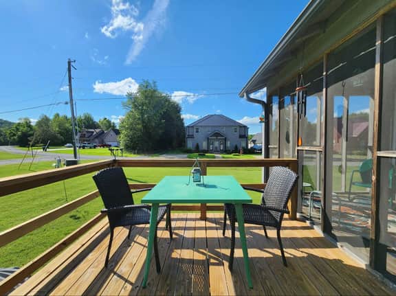 Relax & Unwind | Peaceful Getaway with River Access