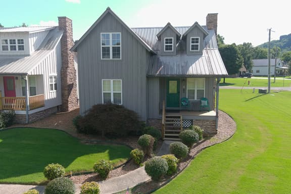 Relax & Unwind | Peaceful Getaway with River Access